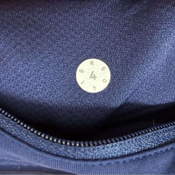Lululemon Navy Blue Cropped Fast and Free Leggings with Pockets - Picture 5 of 5